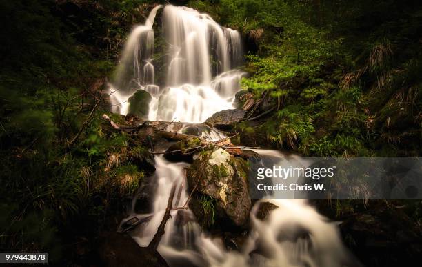 fahler wasserfall 3 - wasserfall stock pictures, royalty-free photos & images