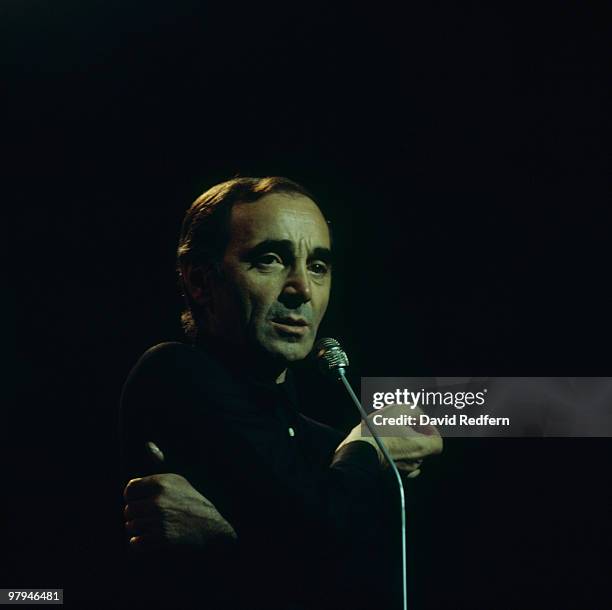 Charles Aznavour Sings Photos Et Images De Collection Getty Images charles-aznavour-sings-photos-et-images-de-collection-getty-images