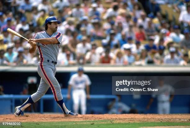 Keith Hernandez of the New York Mets bats against the Los Angeles Dodgers at Dodger Stadium circa 1987 in Los Angeles,California.