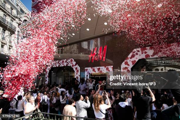 The first customers at the opening of the Swedish brand H&M La Fayette flagship store on June 20, 2018 in Paris, France. This sales space of 5000m2,...