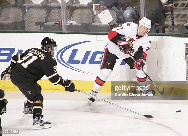Alexei Kovalev of the Ottawa Senators makes a pass to a teammate against Brad Richards of the Dallas Stars on March 20, 2010 at the American Airlines...