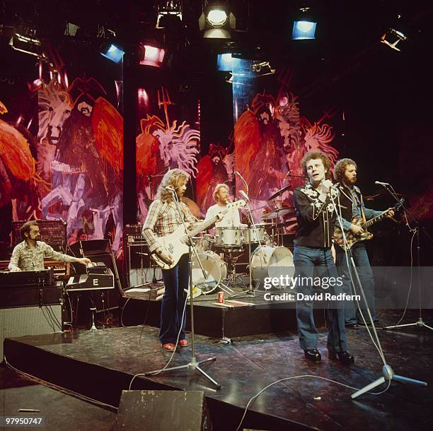 Peter Lemer, Paul Gurvitz, Ginger Baker, Steve Parsons and Adrian Gurvitz of the Baker Gurvitz Army perform on stage in 1975.