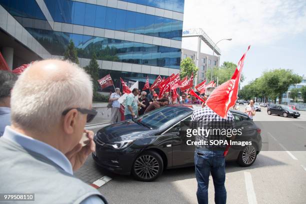 Workers inform a co-worker of the demands of the union. Workers protest against the sanctions put by The Human Resources Management of the KANTAR...