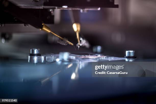 kontakten på övergående photocurrent i organisk halvledare mätmaskin - semiconductor bildbanksfoton och bilder