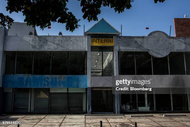 Shuttered Samsung Electronics Co. Store stands in the Las Mercedes neighborhood of Caracas, Venezuela, on Friday, June 15, 2018. Las Mercedes, the...