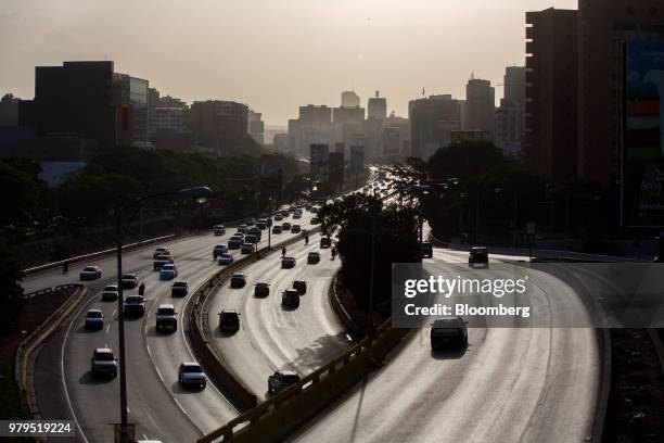 Traffic moves along the Francisco Fajardo highway past the Las Mercedes neighborhood in Caracas, Venezuela, on Friday, June 8, 2018. Las Mercedes,...