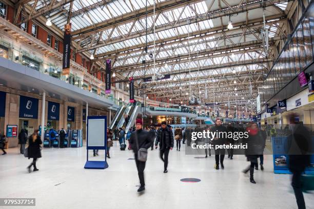 Waterloo Platform Waterloo Station Platform Photos and Premium High Res Pictures - Getty ...