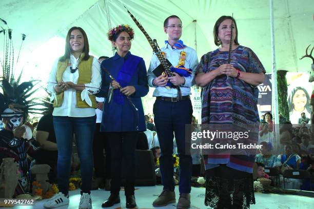 Karen Quiroga, Alejandra Barrales, Ricardo Anaya, Presidential candidate For Mexico to the Front Coalition and Xóchitl Gálvez look on during a...