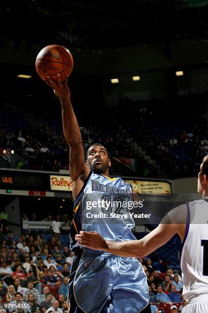 Mayo of the Memphis Grizzlies takes the ball to the basket against the Sacramento Kings on March 22, 2010 at ARCO Arena in Sacramento, California....