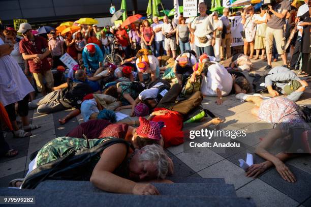 Hundreds of people hold umbrellas as a symbol of protection for refugees during a march against the conservative right wing government Vienna,...