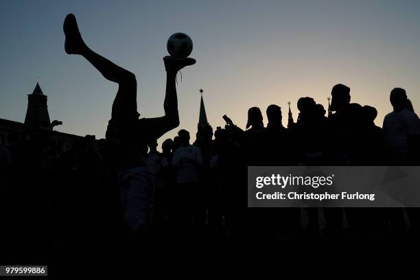 Football fan entertains the crowds in Red Square with football tricks on June 20, 2018 in Moscow, Russia. Uruguay's 1-0 win over Saudi Arabia has...