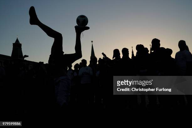 Football fan entertains the crowds in Red Square with football tricks on June 20, 2018 in Moscow, Russia. Uruguay's 1-0 win over Saudi Arabia has...