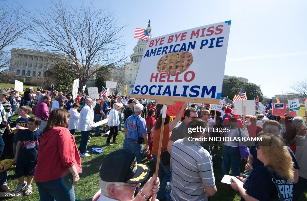 Supporters of the Tea Party movement dem