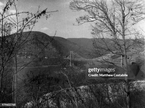 bear mountain bridge - bear mountain bridge fotografías e imágenes de stock