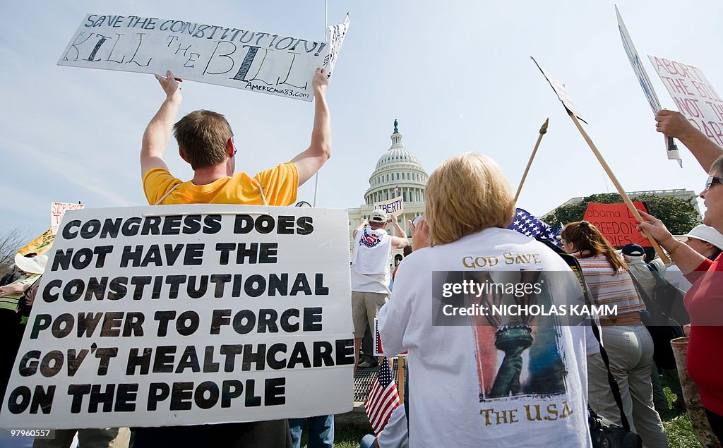 Supporters of the Tea Party movement dem