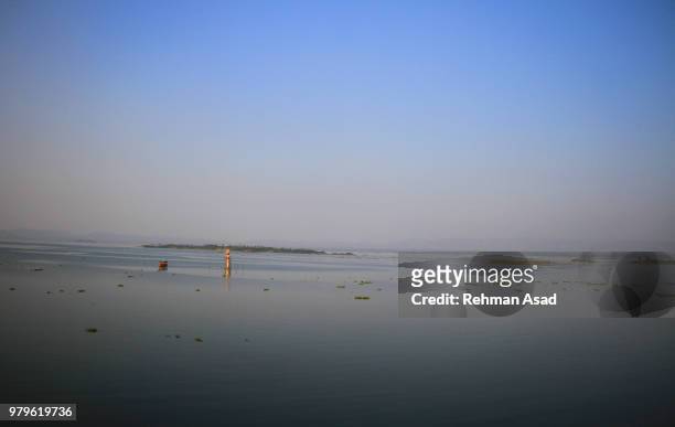 largest lake in bangladesh - dispersal botany fotografías e imágenes de stock