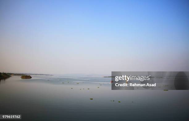 largest lake in bangladesh - dispersal botany fotografías e imágenes de stock