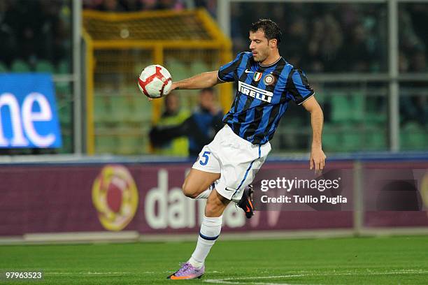 Dejan Stankovic of Internazionale Milano in action during the Serie A match between US Citta di Palermo and FC Internazionale Milano at Stadio Renzo...