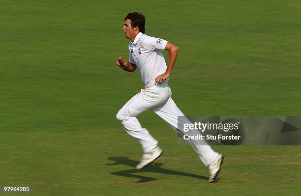 England bowler Steven Finn runs into bowl during day four of the 2nd Test match between Bangladesh and England at Shere-e-Bangla National Stadium on...