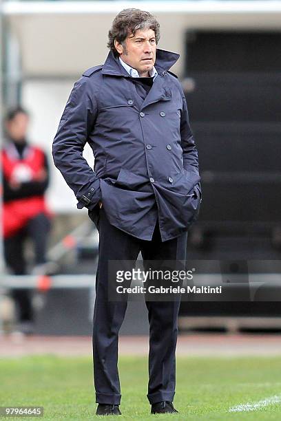 Siena head coach Alberto Malesani looks during the Serie A match between AC Siena and Bologna FC at Stadio Artemio Franchi on March 21, 2010 in...