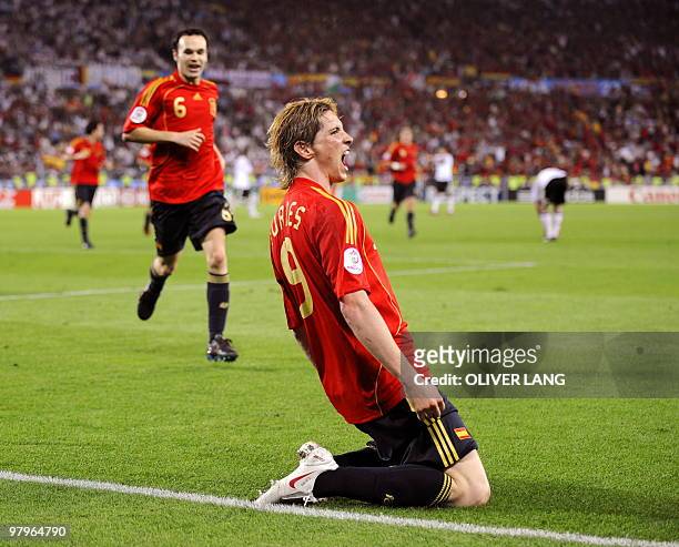 Spanish forward Fernando Torres celebrates in front of midfielder teammate Andres Iniesta after scoring the opening goal during the Euro 2008...