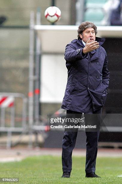 Siena head coach Alberto Malesani gestures during the Serie A match between AC Siena and Bologna FC at Stadio Artemio Franchi on March 21, 2010 in...