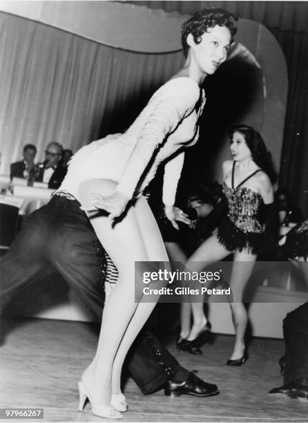 Photo of Dorothy Dandridge dancing on stage in 1950