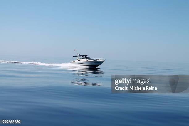 sky-sea fusion - speedboat stock-fotos und bilder