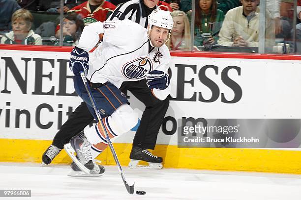Ethan Moreau of the Edmonton Oilers skates with the puck against the Minnesota Wild during the game at the Xcel Energy Center on March 16, 2010 in...