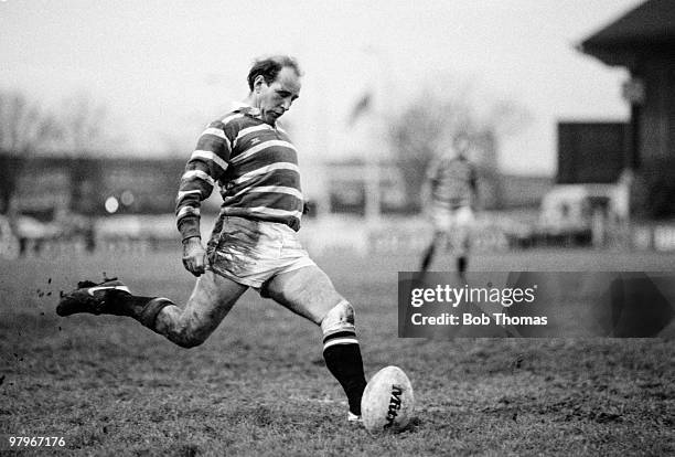 Dusty Hare of Leicester kicks a penalty during the Leicester v Gloucester Rugby Union match played at Welford Road, Leicester on the 12th January...