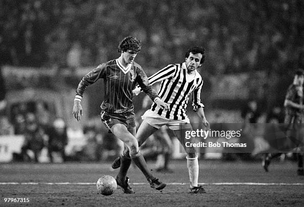 Gary Gillespie of Liverpool with Michel Platini of Juventus during the Juventus v Liverpool European Super Cup Final held at the Stadio Comunale in...