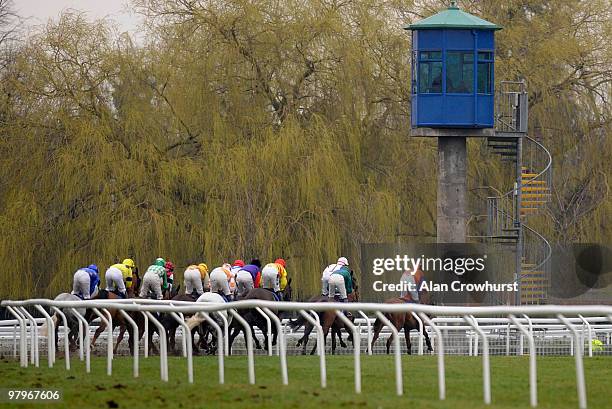 Alderluck and Liam Treadwell lead going past the stewards box before leading all the way to win The betdaq.co.uk Handicap Hurdle at Kempton Park...