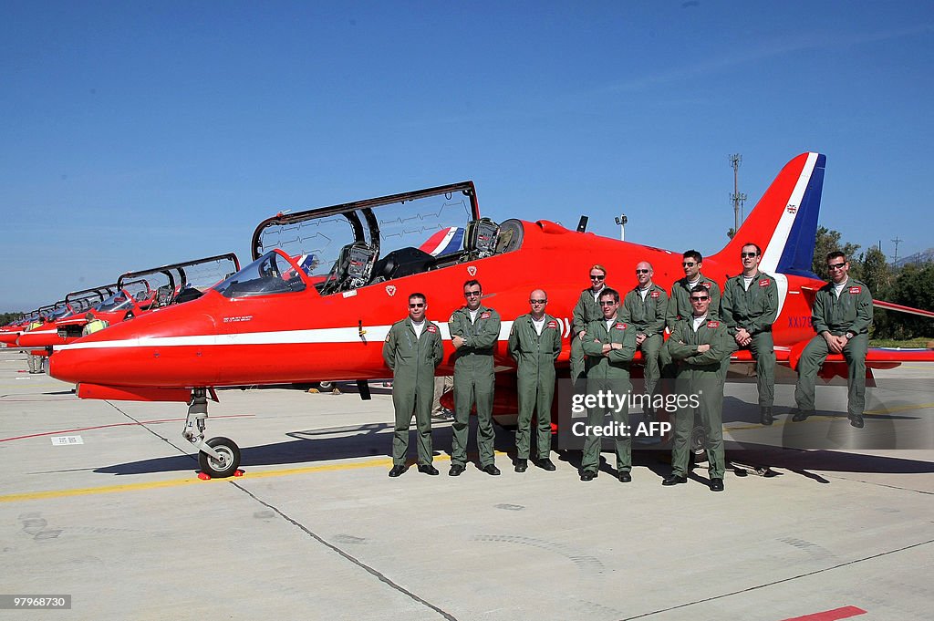 Pilot Roster Uk British Royal Air Force pilots pose in front of their BAE Hawk T1A ...