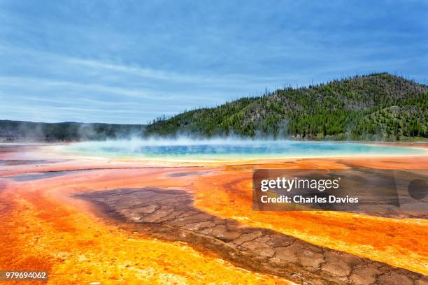 grand prismatic spring, midway geyser basin, yellowstone national park, usa - midway geyser basin stock pictures, royalty-free photos & images