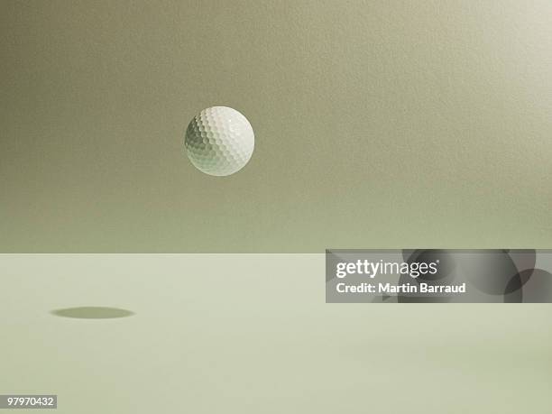 golf ball floating - golf ball in air stock pictures, royalty-free photos & images