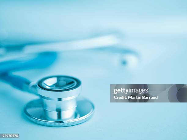close up of stethoscope - stethoskop stock-fotos und bilder