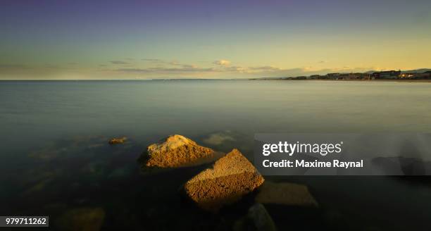 mer calme - calme fotografías e imágenes de stock