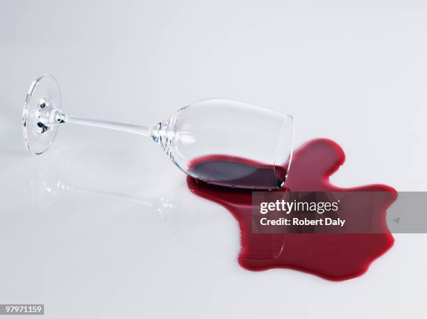 red wine spilling from glass - red wine glass stockfoto's en -beelden