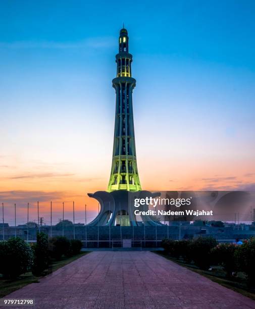 minar-e-pakistan - minar e pakistan stock-fotos und bilder