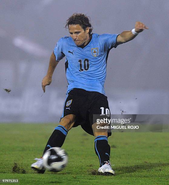 Uruguay's forward Diego Forlan during the FIFA World Cup South Africa 2010 qualifier second play-off football match against Costa Rica at Centenario...
