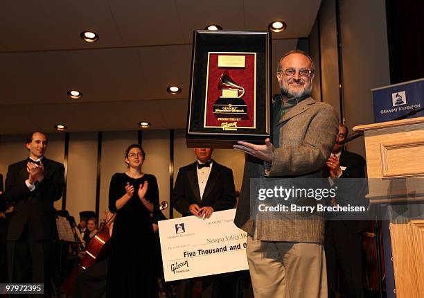 Neil Tesser attends the GRAMMY Signature Schools Gold Award presentation concert at Neuqua Valley High School on May 12, 2009 in Naperville, Illinois.