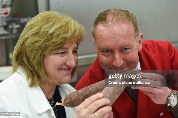 March 2018, Germany, Kassel: Hessen's Justice Minister Eva Kuehne-Hoermann from the Christian Democratic Union and meat master Matthias Springer...