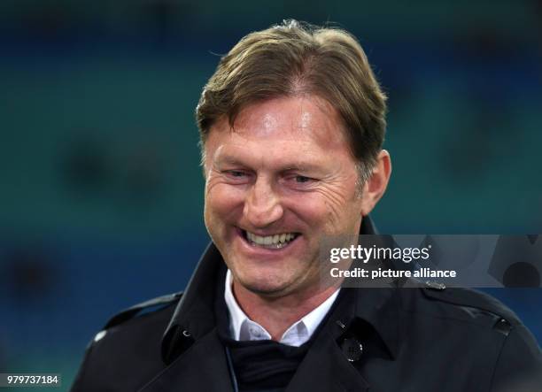 Dpatop - Leipzig's coach Ralph Hasenhuettl smiles before the begin of the UEFA Europa League round of 16 first leg soccer match between RB Leipzig...