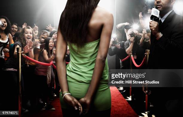 mixed race celebrity at red carpet event - media ban stockfoto's en -beelden