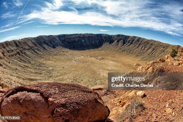 elevated view of meteor crater, arizona, usa - cratera do meteoro arizona imagens e fotografias de stock