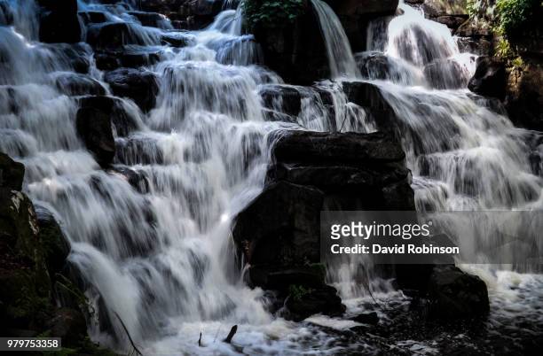 waterfall cascade of virginia water lake, windsor great park, surrey, england, uk - virginia water surrey stock-fotos und bilder