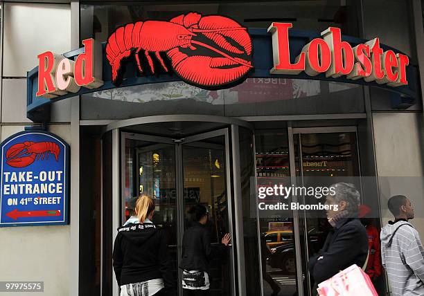 Two women enter a Red Lobster restaurant in Times Square, New York, U.S., on Tuesday, March 23, 2010. Darden Restaurants Inc., the owner of casual...