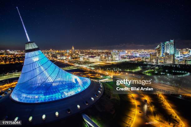 illuminated khan shatyr entertainment center at night, astana, kazakhstan - kazakhstan 個照片及圖片檔