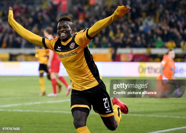 March 2018, Germany, Dresden: 2nd division Bundesliga, Dynamo Dresden vs 1. FC Heidenheim, DDV stadium: Dresden's goal scorer Moussa Kone from...