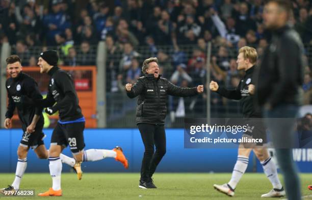 March 2018, Germany, Bielefeld: 2nd division Bundesliga, Arminia Bielefeld vs 1. FC Nuremberg, Schueco Arena: Bielefeld's coach Jeff Saibene...